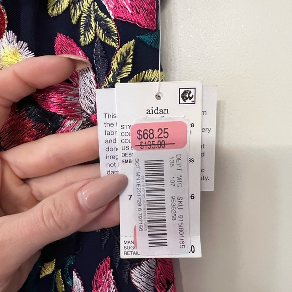 Embroidered dress - Picture 4 of 4